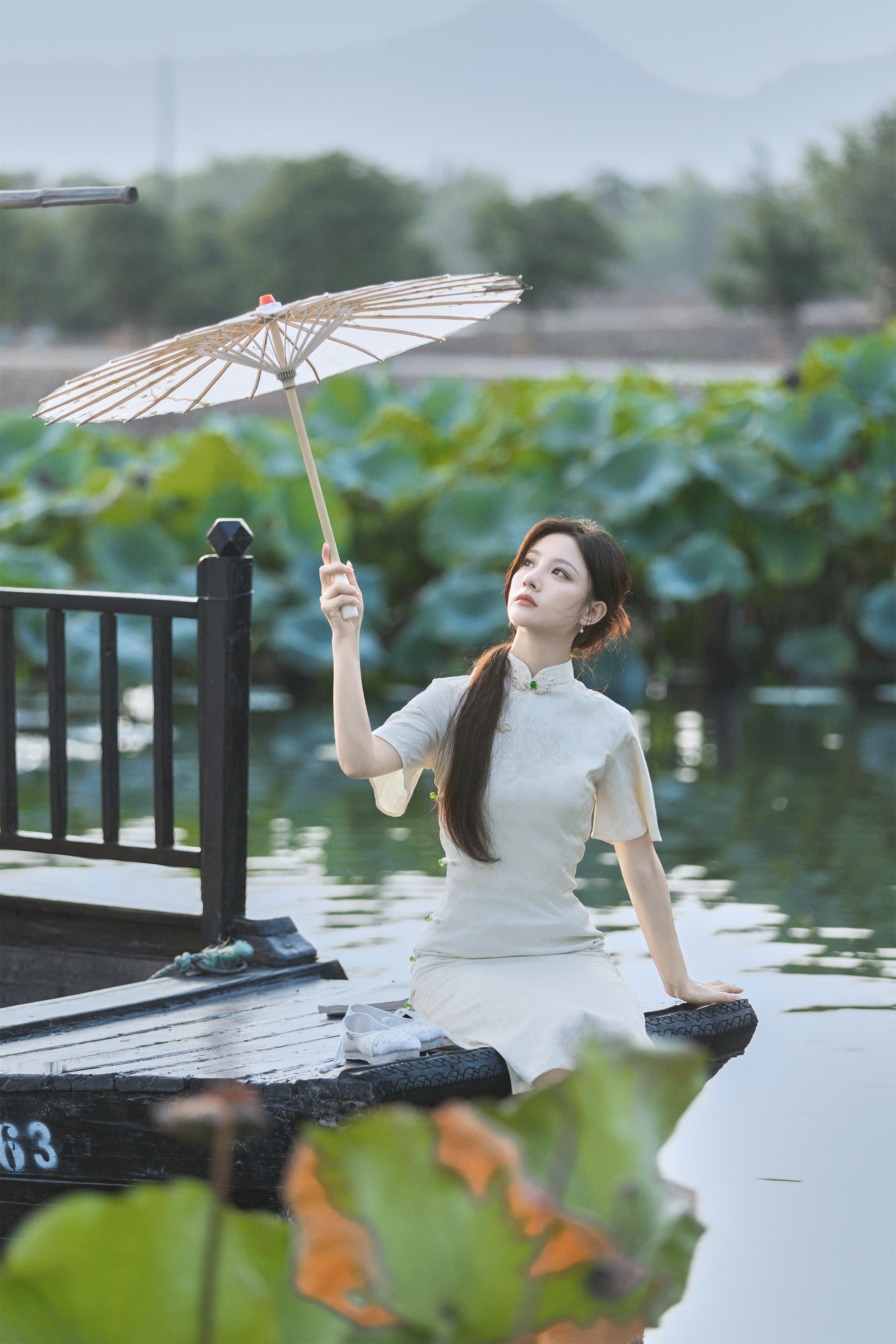 朱丽岚，新中式旗袍写真，马尾青衣温柔静谧