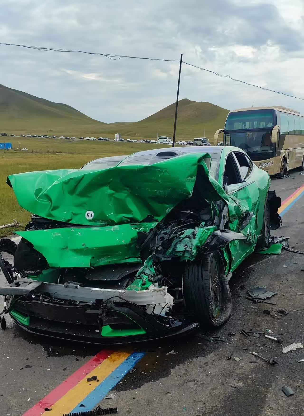 昨天提的车今天就被蹦了，不过人没事。