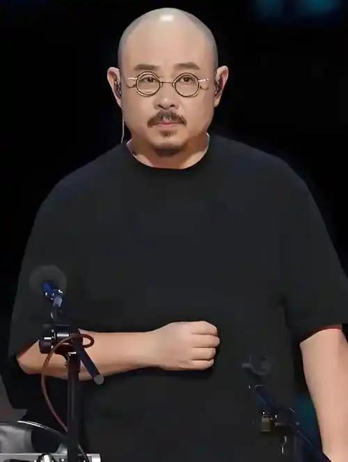 你觉得刀郎的成功主要靠什么?刀郎的音乐能持续走红，靠的绝不是运气。若分析他成功的