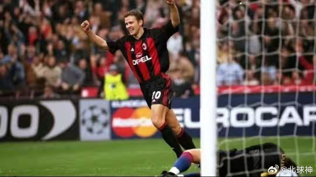 比埃霍夫在米兰前锋里面能进前二十吗？够呛。因扎吉、舍甫琴科、范巴斯滕、诺达尔、西