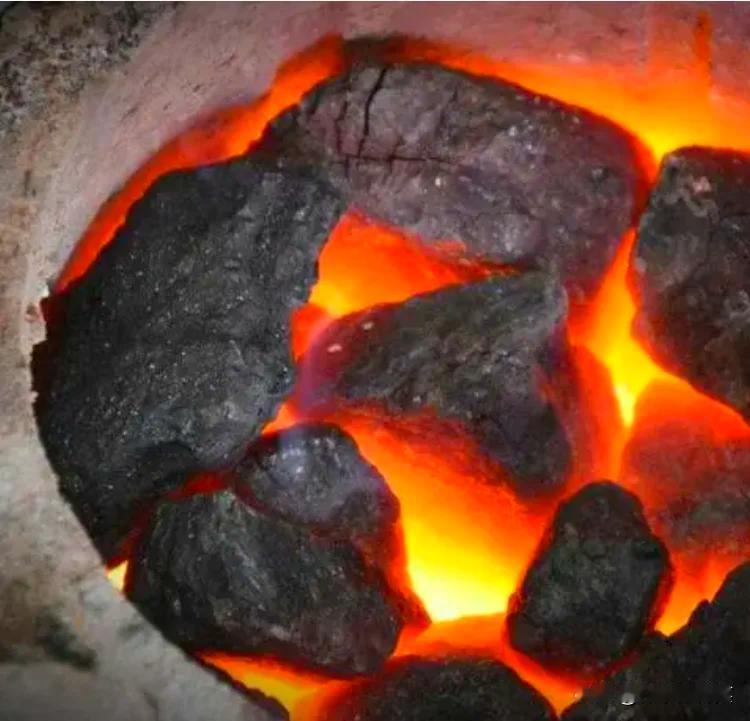 和他说烧上吧，他里一层外一层穿着棉袄，却说，不冷，再等等吧。停暖的3月15