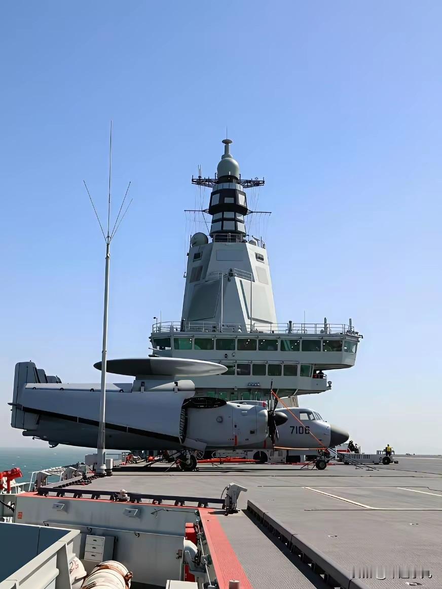 央妈是真能捂啊！赶紧把福建舰入列的画面给全国人民看看吧，都等着急了……种种迹