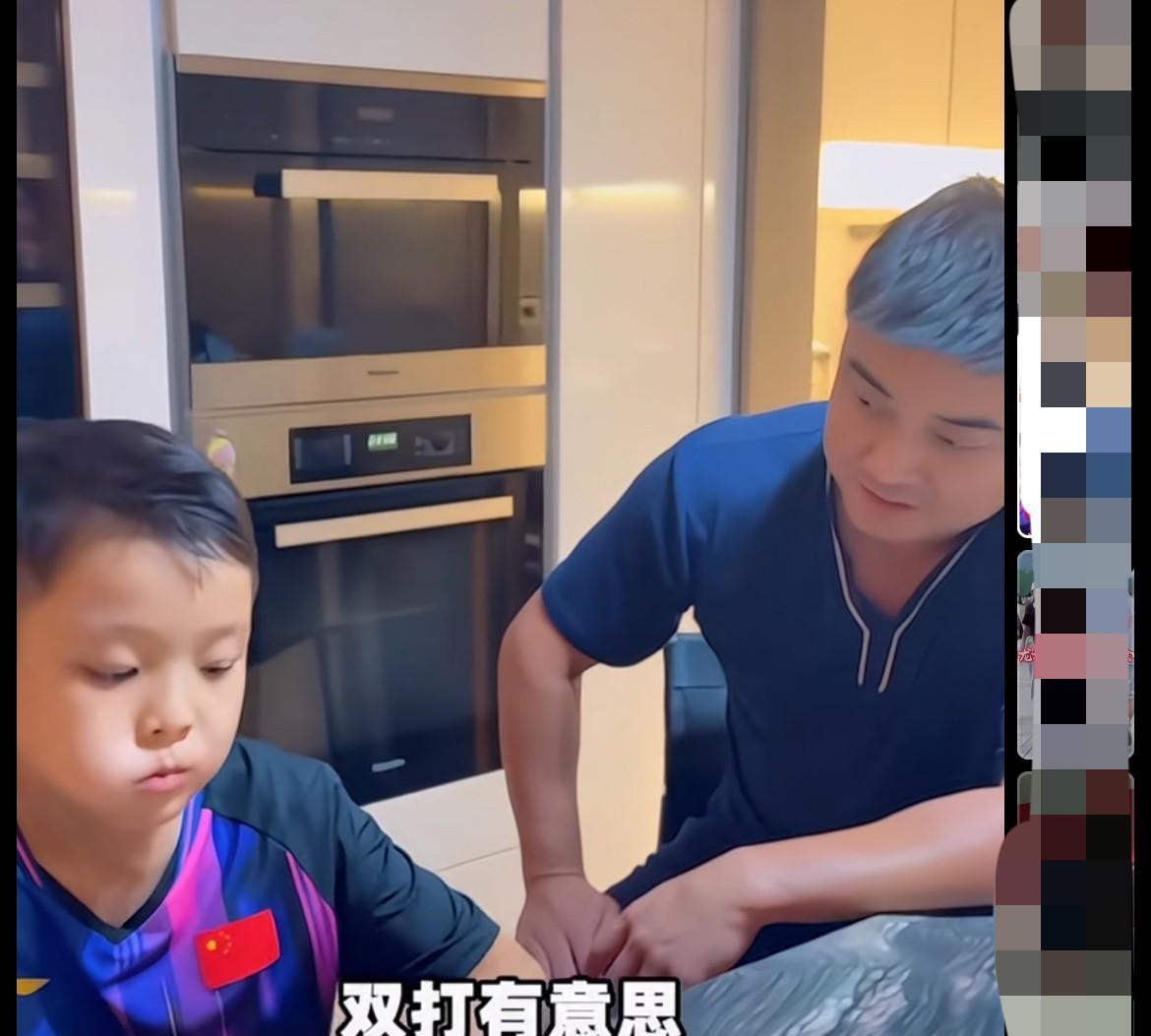 王皓只要一回家就变的年轻了！媳妇和两个儿子提供情绪价值，和小儿子海螺在一起，海螺
