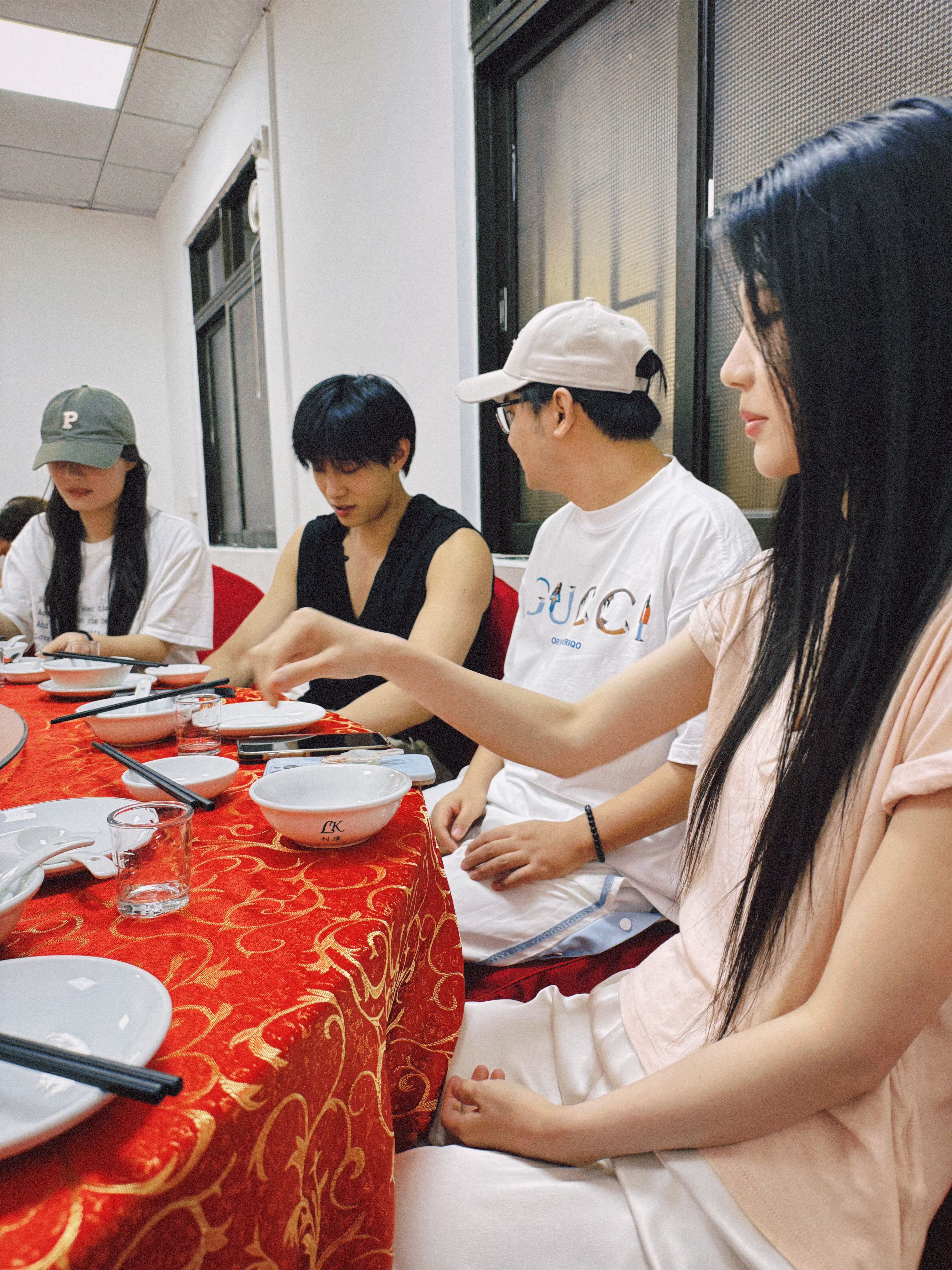 马小宇锦子合体了！我妈好美啊！这两个怎么搞得来