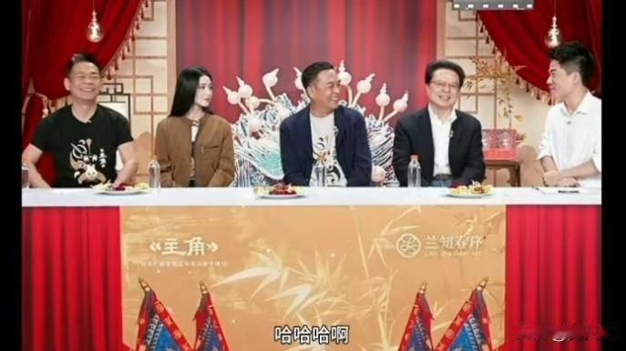 《主角》众主创做客兰之春序直播间，与董宇辉面对面畅聊台前幕后那些事。张嘉益老师