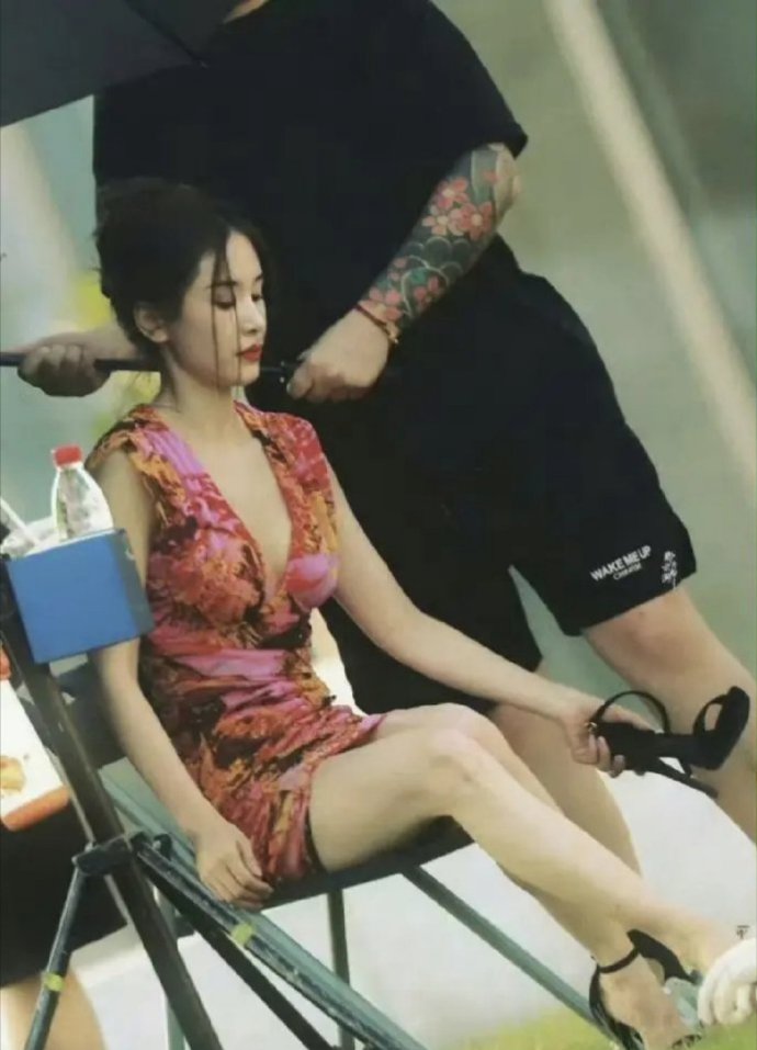 王子文东北大花短裙，太美了吧​​​