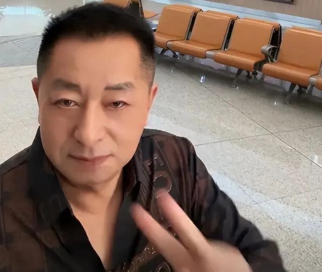 　　汪小菲父亲：作为一个人，最起码的良心和分寸要有　　这是汪小菲的父亲第一次提