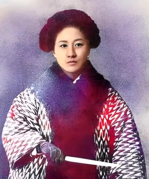 1907年，秋瑾被捕后，上司命令县令李钟岳搜查秋瑾居所！然而，李忠岳到达居所后，
