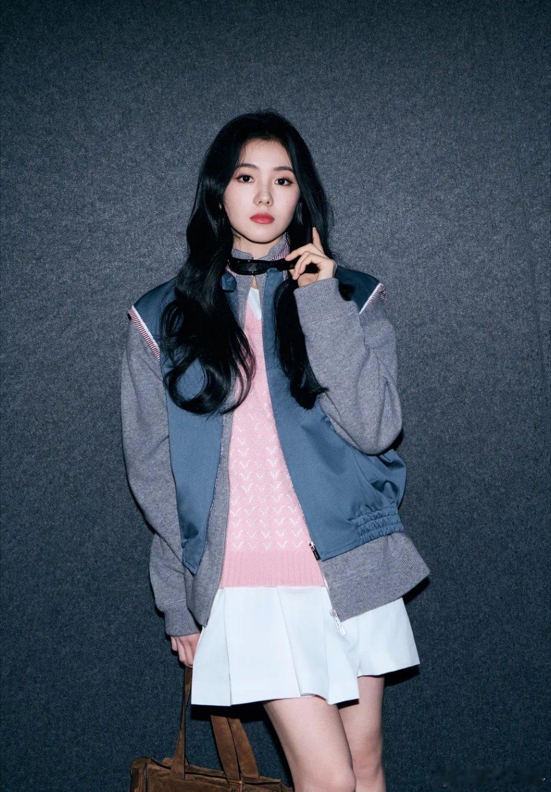 刘浩存是在模仿赵今麦吗？这衣服像麦麦的土土的