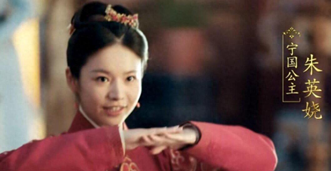 1405年10月，朱元璋的女婿梅殷入朝觐见朱棣，行至半路，遇到了前来迎接他的锦衣