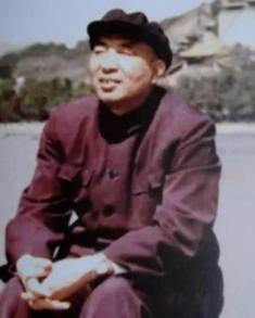 1950年，山东有一位犯人被突然接到了北京，随后更是被中央委任为了国家干部，突如