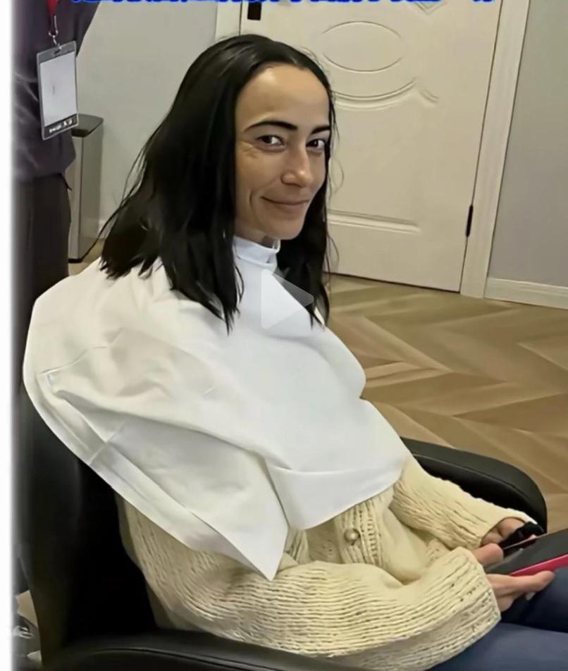 吴彦祖的妻子，乍一看确实像男人。可是她年轻的时候真的好美啊！眉眼含笑，气质明