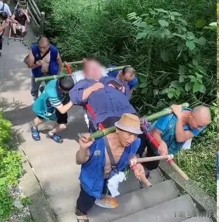 两全其美的事，还带动了当地的消费！在四川峨眉山景点，江浙一带的一位263斤的