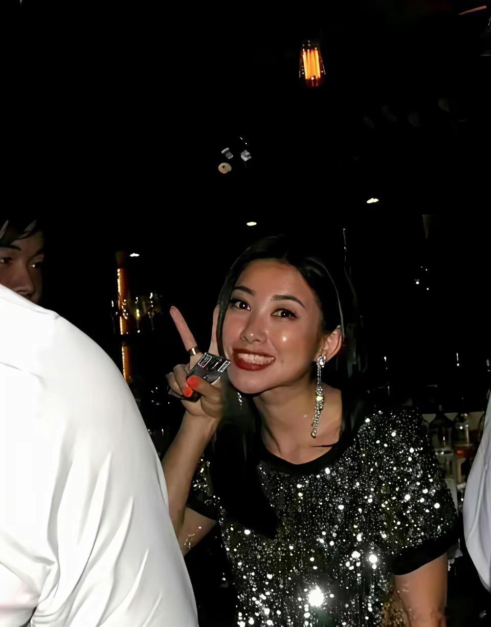 朱珠的脸才是耳环消失术