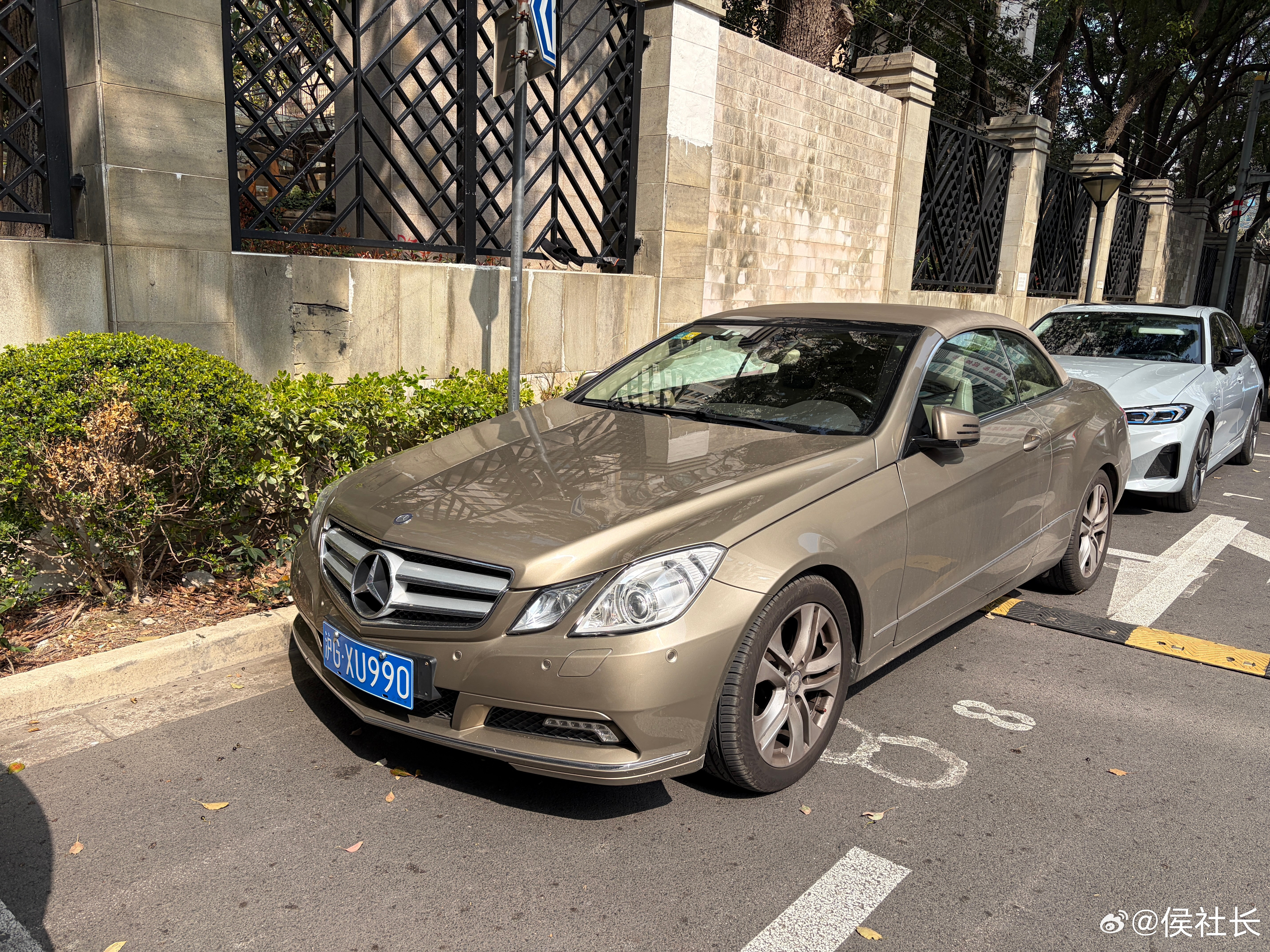 小时候你会觉得拥有一件你一直想要的东西之后会快乐很久。但随着人生越长，成就越多，