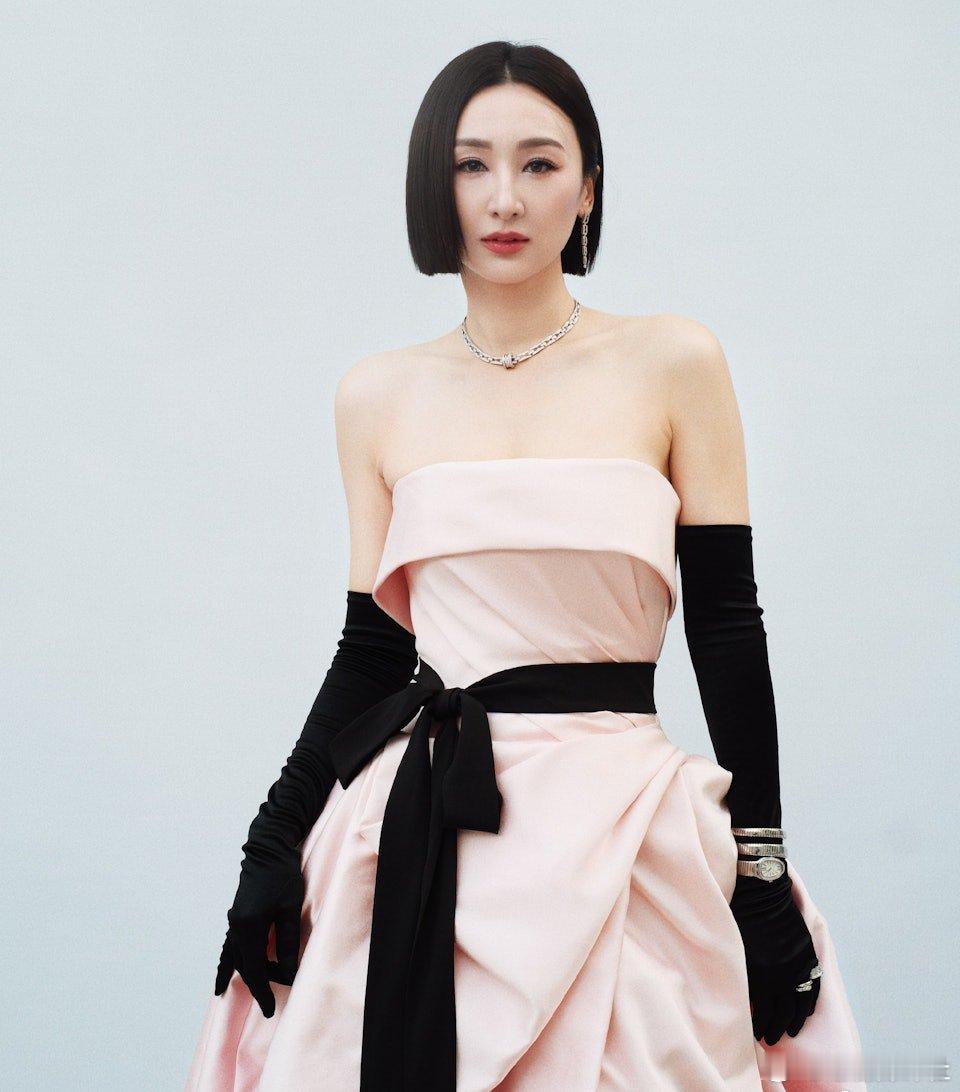 現年38歲的高海寧（高Ling)，近年憑劇集《新聞女王》人氣急升，工作接踵而來，