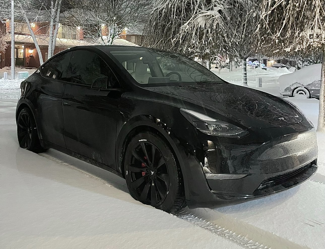 12月17日，特斯拉柏林工厂厂长AndréThierig发文称，已通知电池团队