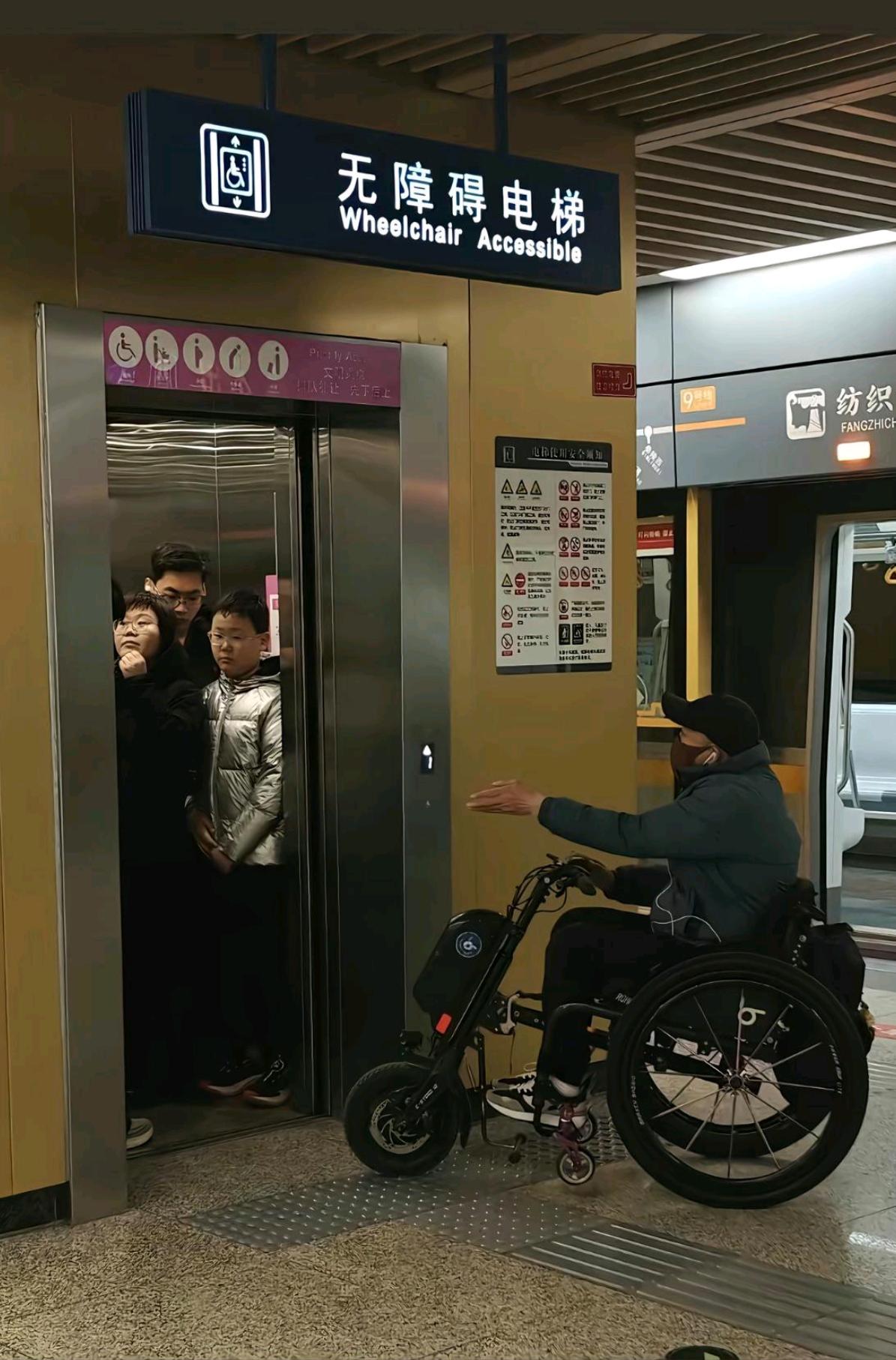 不要让冷漠成为这个社会的主旋律