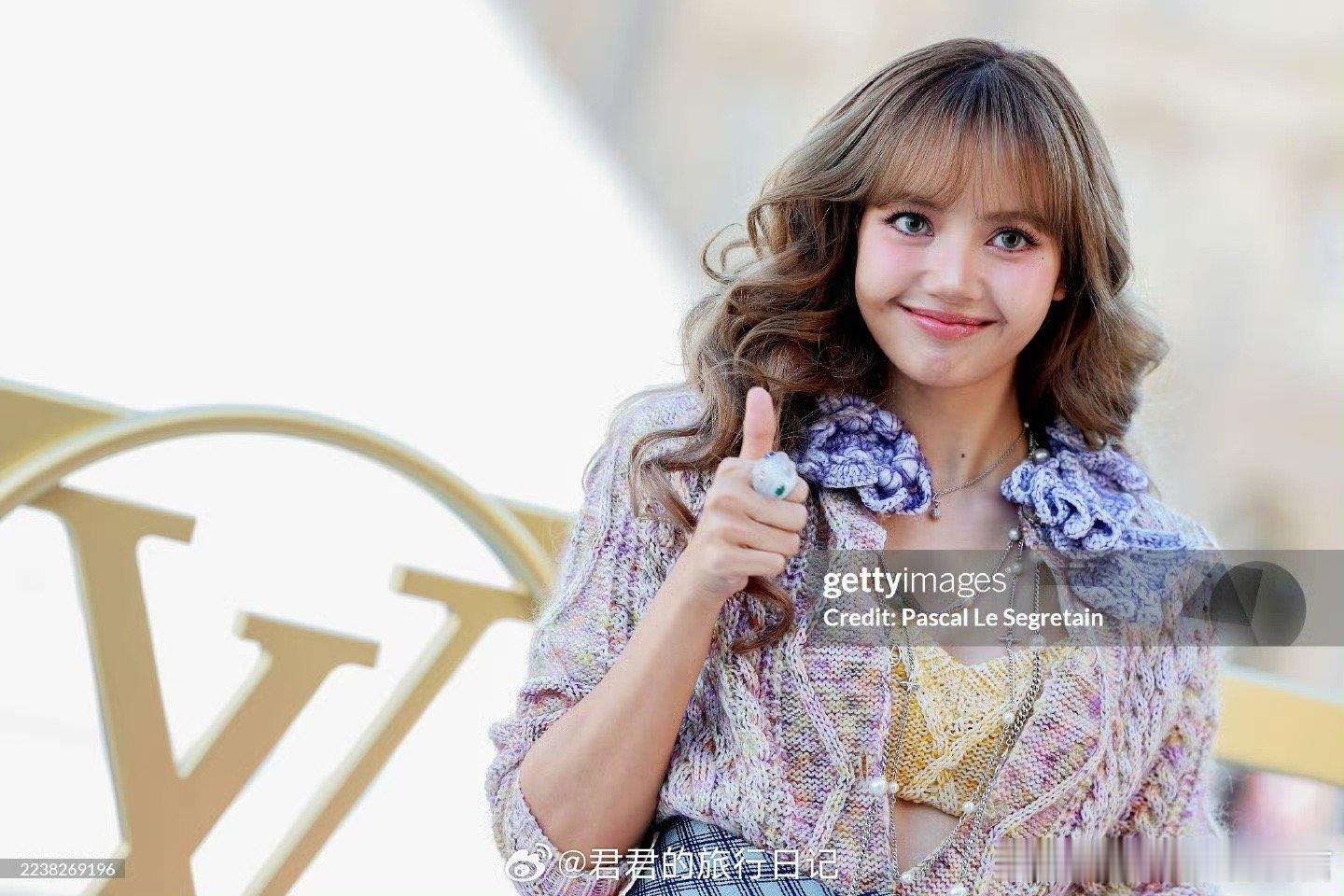 lisa扛住了g社镜头lisa的g社图好美……​​​