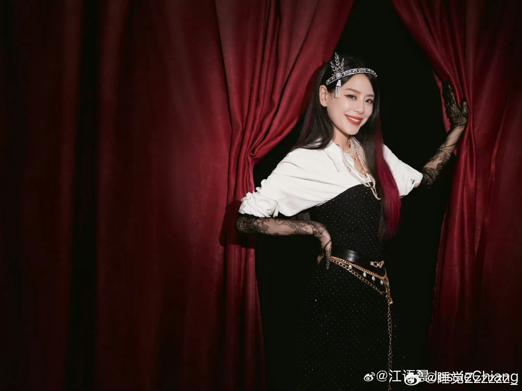 江语晨的百老汇造型江语晨完全百老汇女神谁能不爱！江语晨百老汇造型明媚自信，眨眼