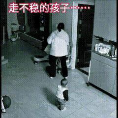 这视频可以上新华社了！监控中的宝宝14个月，很意外的一幕发生了……路还走不稳，