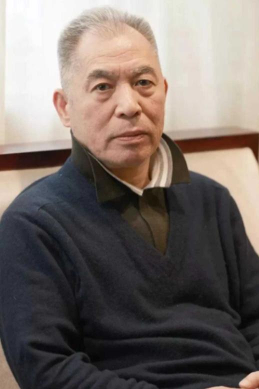 著名作家梁晓声的小姨20多岁时，未婚怀孕，誓死不说孩子的父亲是谁，最后被开除，生