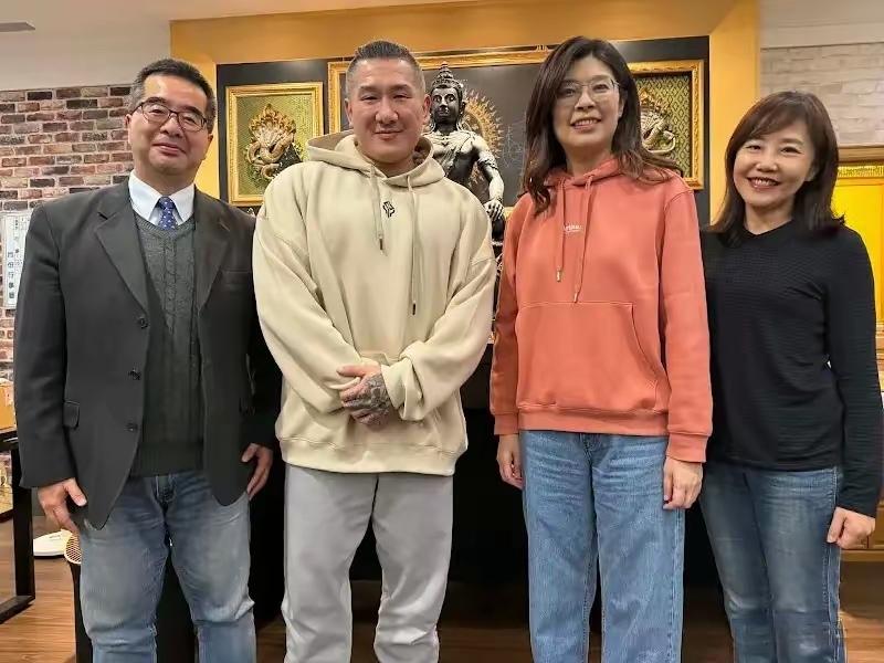 郑丽文访问，随行名单真服了，没有馆长。跟随郑丽文出行的名单，个个都是实干家，