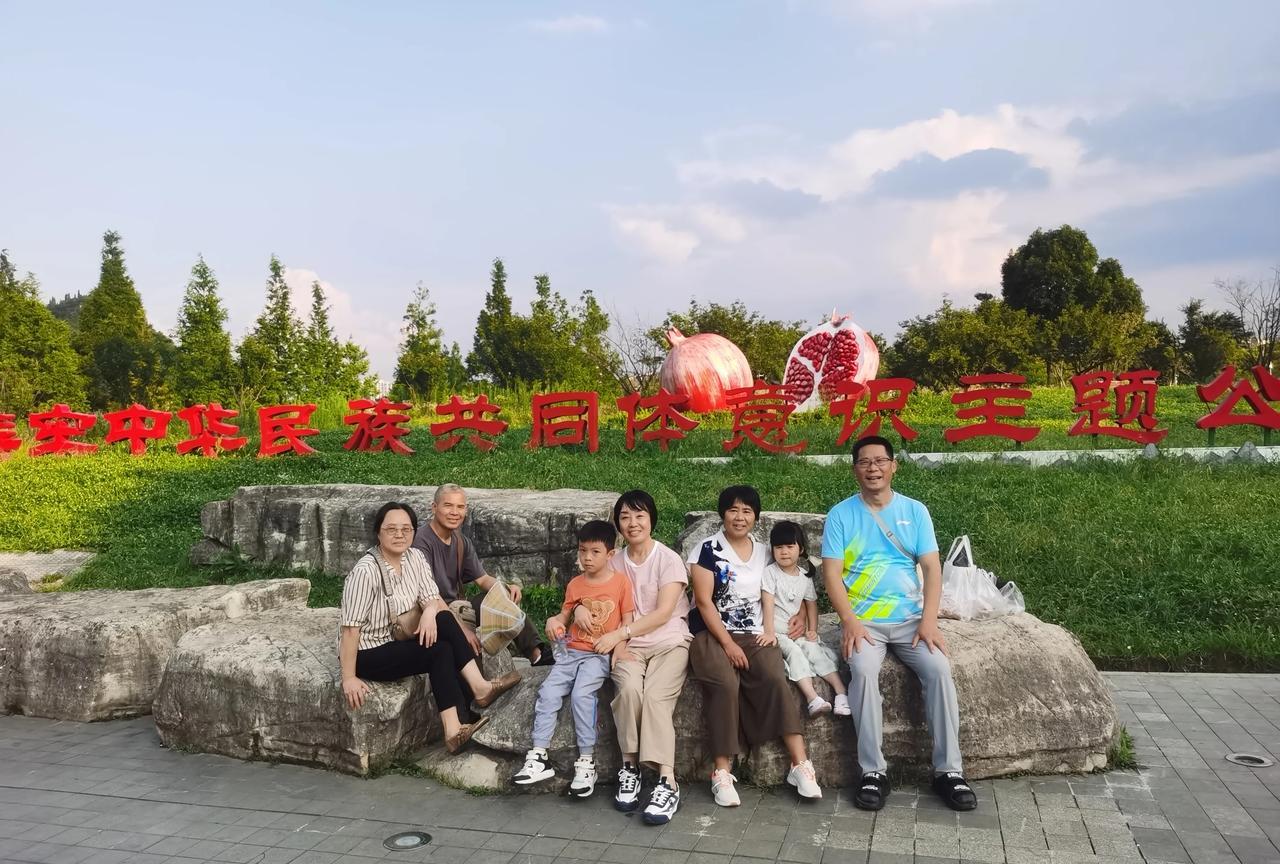 愿做安顺人，徜徉不肯离自驾到了安顺，逗留三日，顿生留意安顺，一座山清水美的小