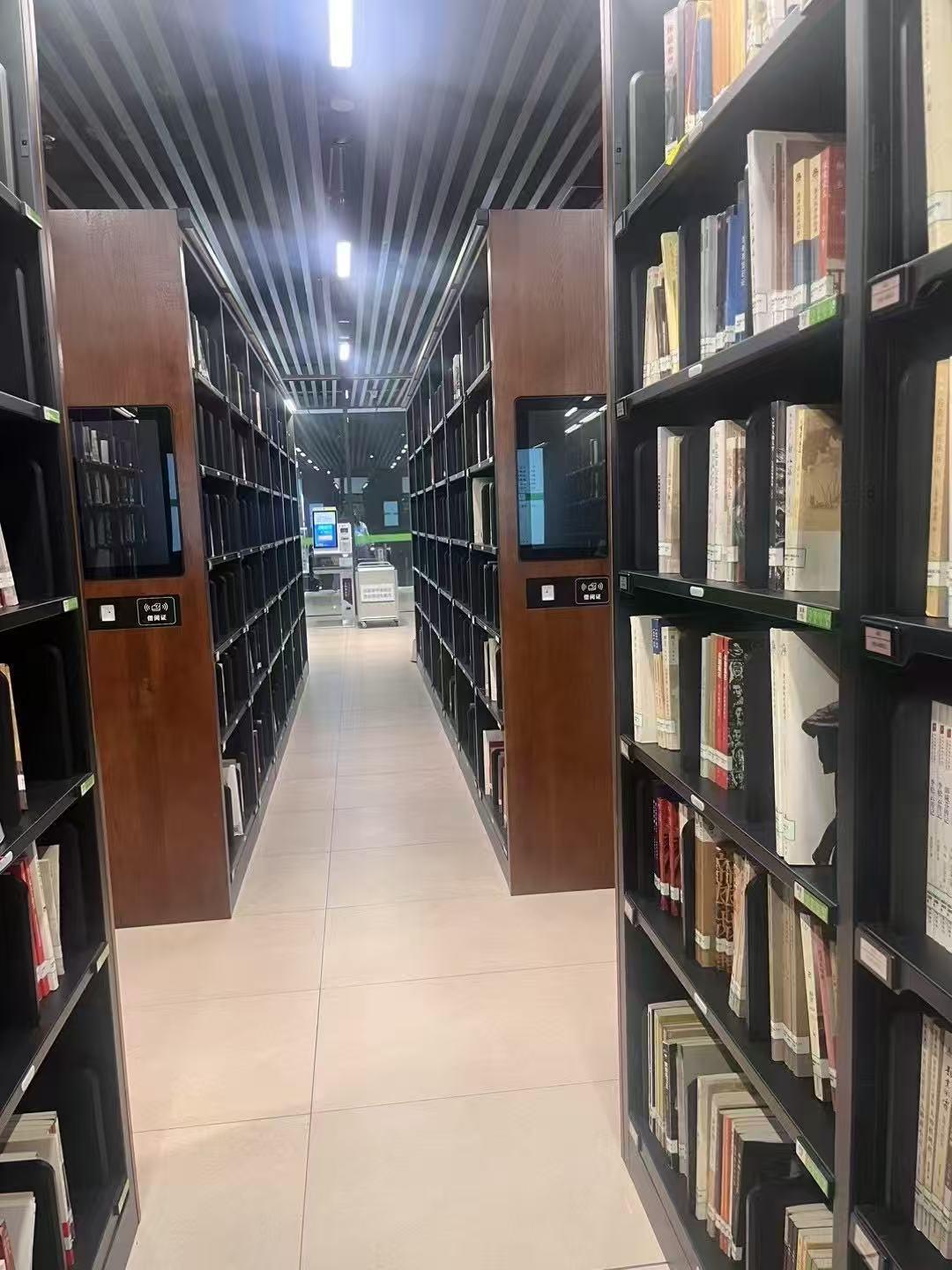 我有个亲戚退休几年了,整日在家无所事事,烦躁得很。他说快退休的时候,天天掰着