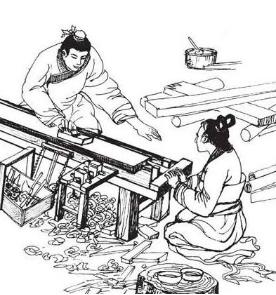 从前，有个木匠拿回家一块木头，做成了门槛放在了女儿房门下，还对女儿说晚上千万不要