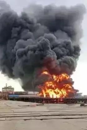 当乌克兰特工深入俄罗斯太平洋舰队核心基地实施精准打击时，这场堪称