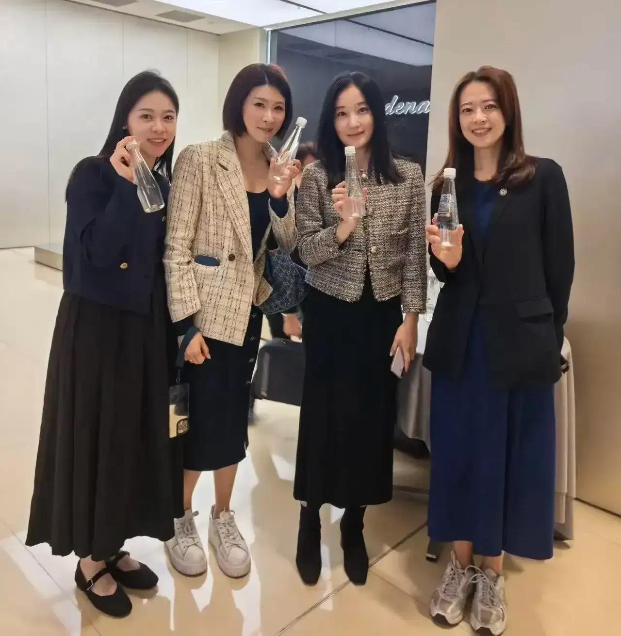 跟随郑丽文访问大陆的尹乃菁、江怡臻和董佳瑜，这三位女性，加上郑丽文，现在可能只有