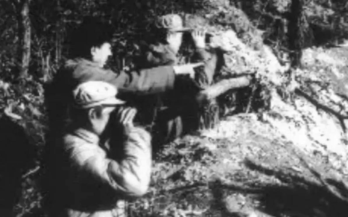 1952年上甘岭战役，秦基伟将24门喀秋莎火箭炮隐蔽部署在山洞之中，严格把