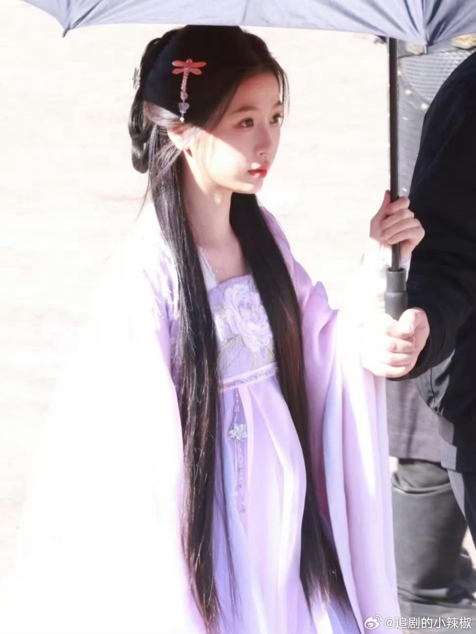 问问，这剧怎么都没看到男主路透？只有女主的