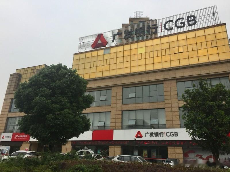 大家别犟了，也不要争论了，虽然现阶段银行的日子都不好过，但真要评选出最苦命的岗位