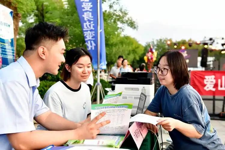全球都在为失业急得跳脚，中国“十五五”开局直接甩出王炸！一揽子稳岗扩岗政策密集落