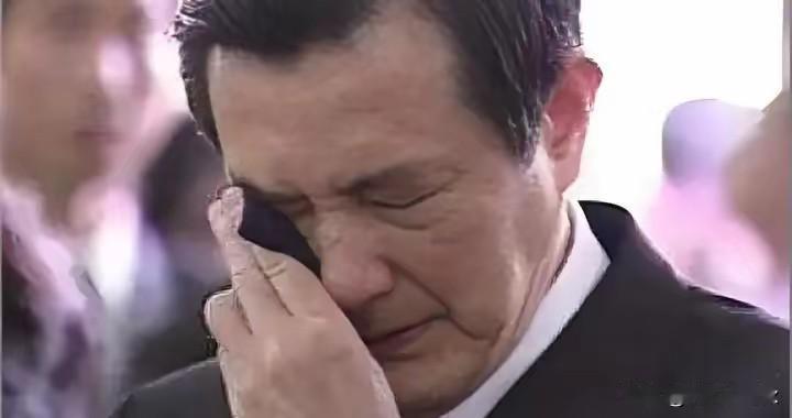 马英九基金会刚把萧旭岑告上法庭，岛内律师圈就集体叹气：这案子赢面比中彩票还低，图