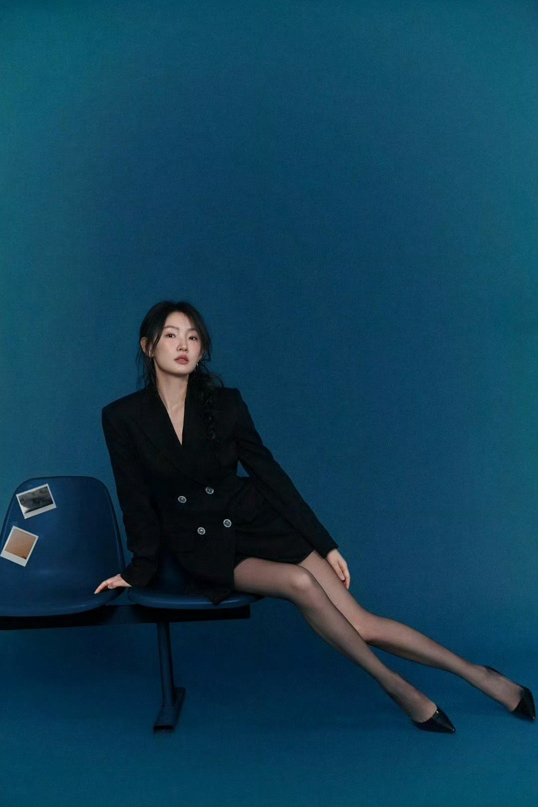 周依然黑丝造型