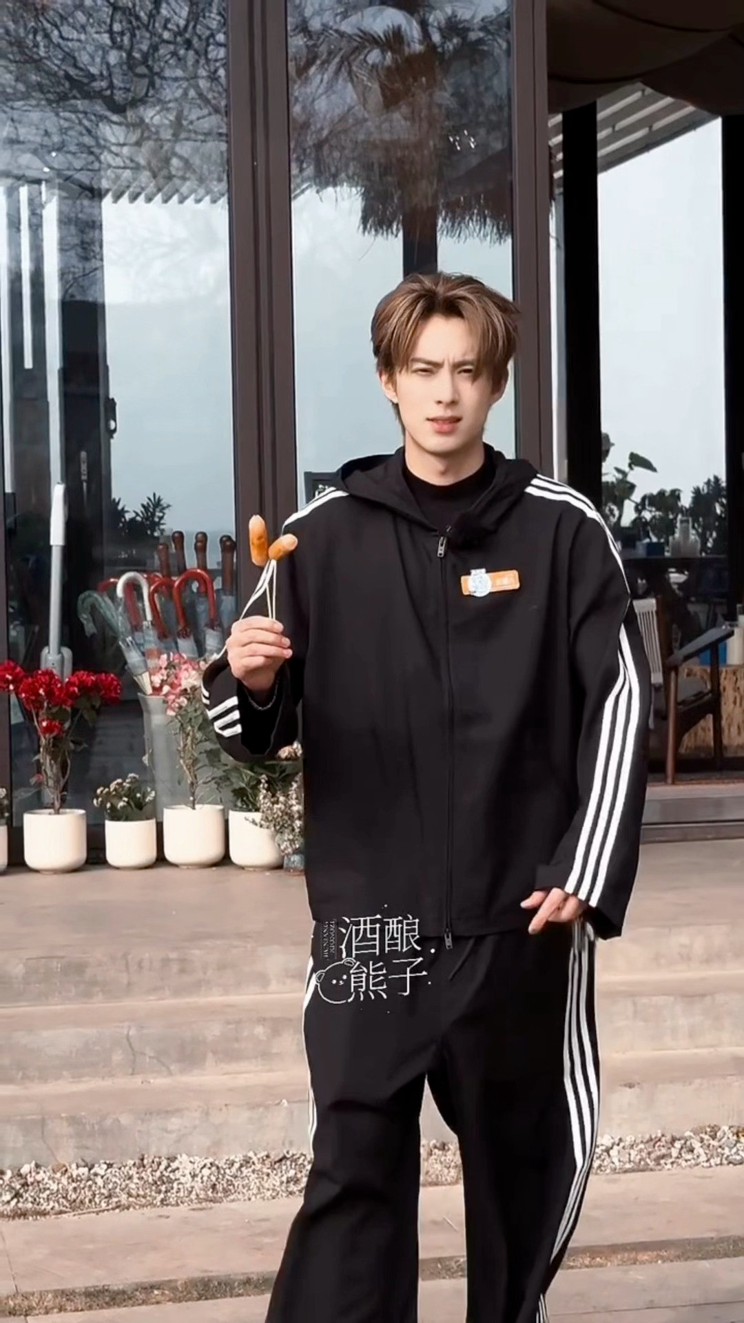 王鹤棣丨那么过年回哪个村可以抓住这样的潮男