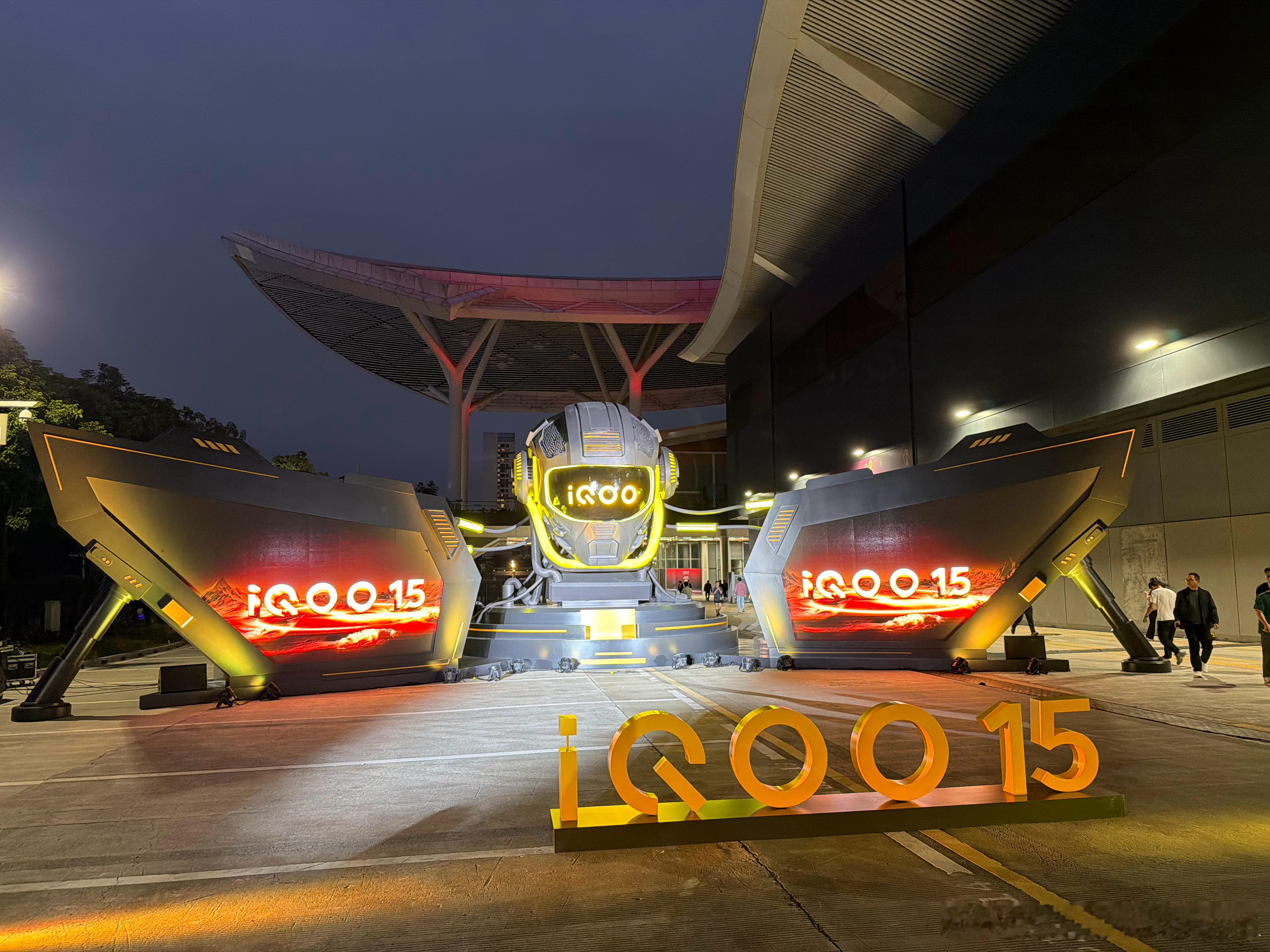 到iQOO15发布会现场了，阵仗挺大🙌​​​