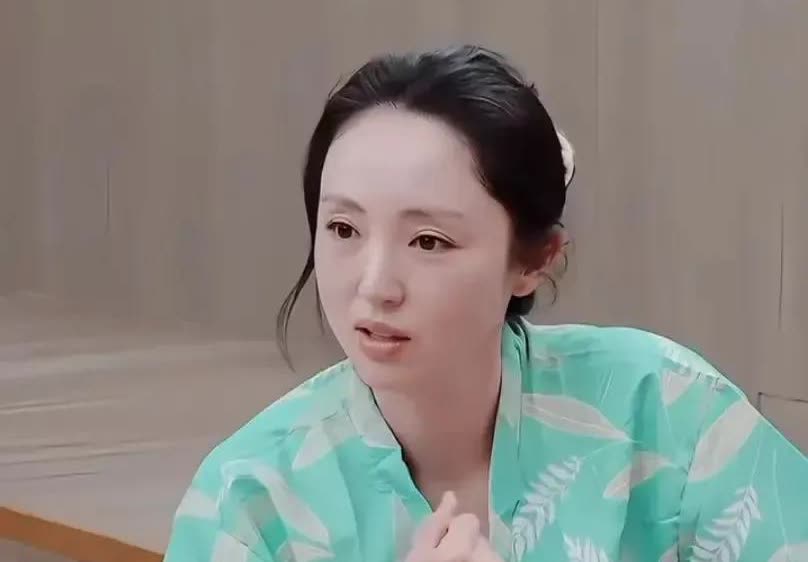 董璇说高云翔出事后，她人生跌进冰窟。谁也没想到，第一个伸手的，不是亲戚，不是