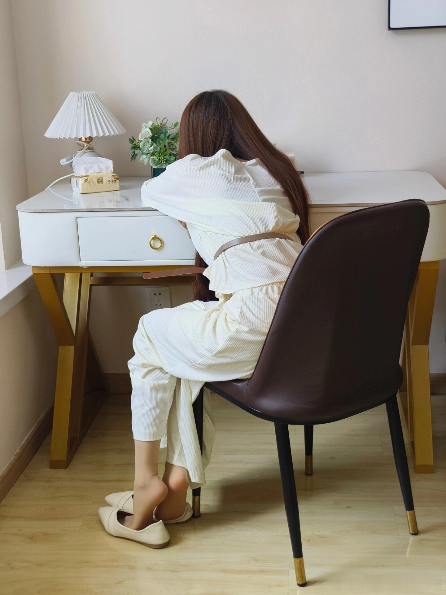裤里丝～​​​
