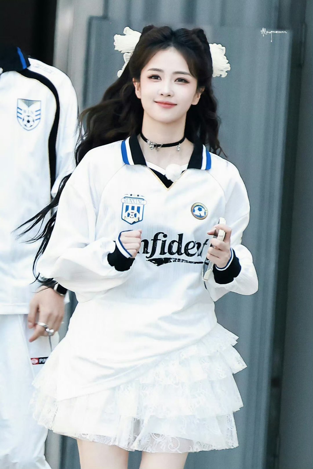 白鹿谁被白鹿的猫耳造型美晕了！又甜又灵动，氛围感拉满，宝贝怎么穿什么都这么好看啊