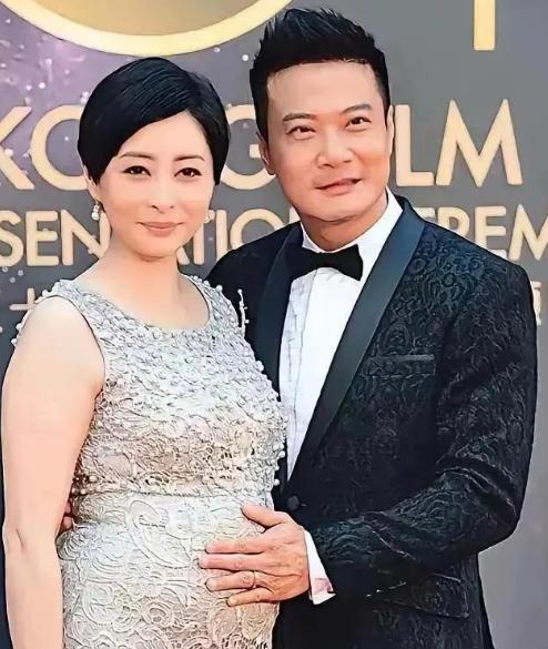 钱嘉乐追港姐李珊珊9年、两次求婚都碰壁，转头娶了汤盈盈，不但主动上交20