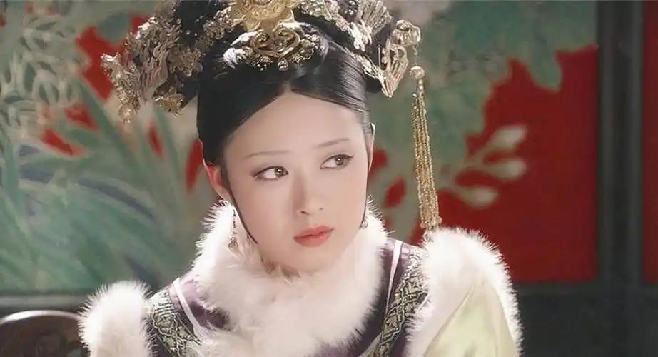 真是恶人先告状。《甄嬛传》里，华妃从没把皇后放在眼里，皇后给华妃点心，而华妃