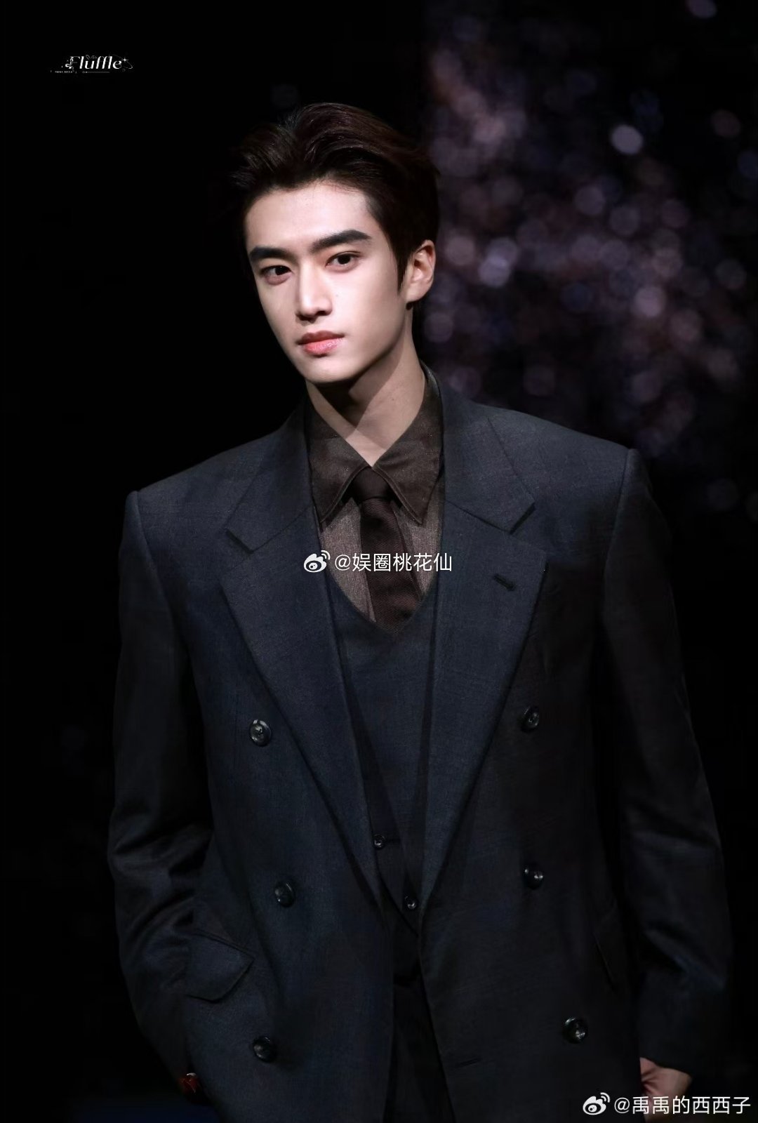 张康乐好正的五官要不怎么说张康乐这五官实在是太正了，看到的时候真的很难不被吸