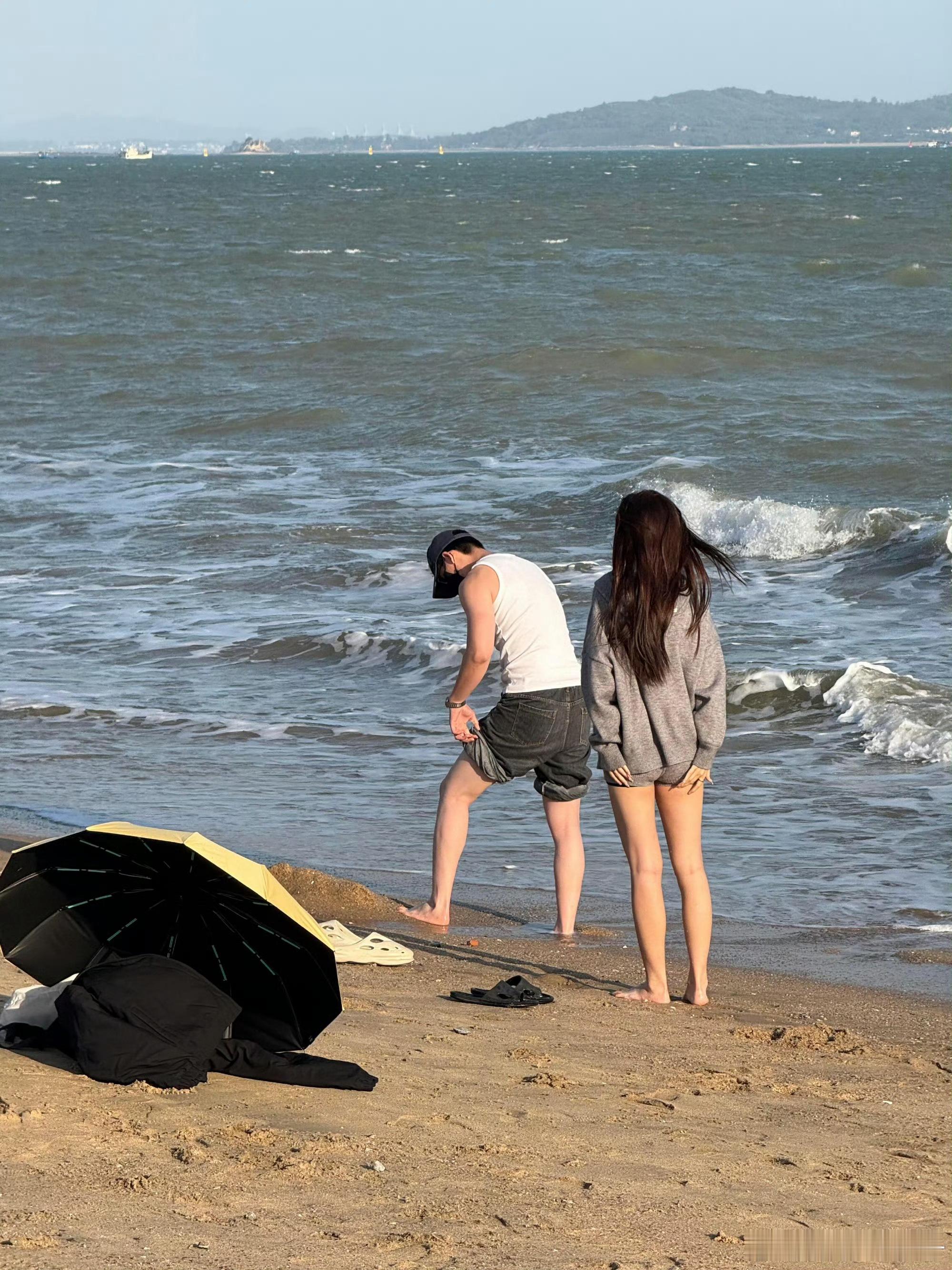 昨天在厦门黄厝沙滩有人偶遇疑似明星在玩是谁啊？