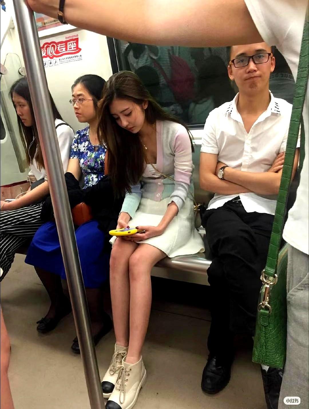 王思聪公认的最美前任，应该没人反对吧？一张老照片最近又被翻出来了，直接全网刷