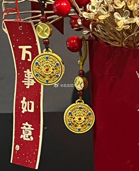 隔夜欧美股市分化、离岸人民币6.8附近，外围对A股影响中性。昨日市场极致分化：沪
