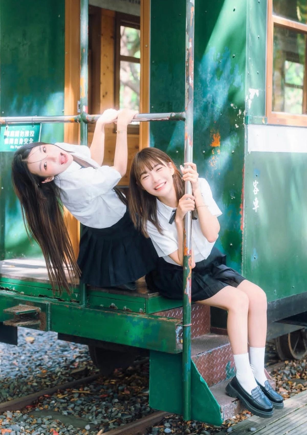 少女摄影|NO.0108期双人照怎么拍出清透青春感不需要技巧营造出的落落大方